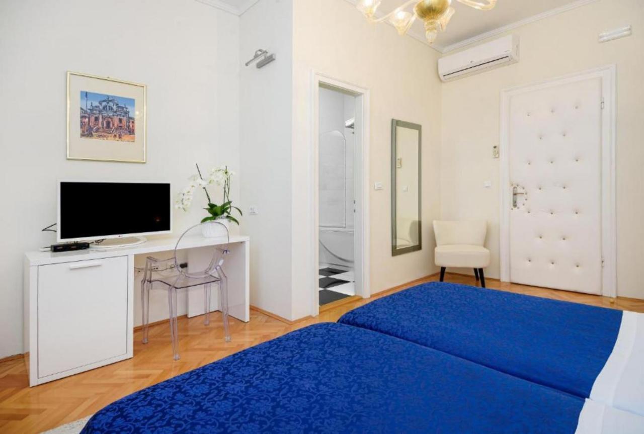 Palace Schoen Milesi - Esense Of Prestige - Private Pool - Free Parking - Old Money Style Luxury - Walking Distance To The Old Town, The And Amenities - Buralux Pensjonat