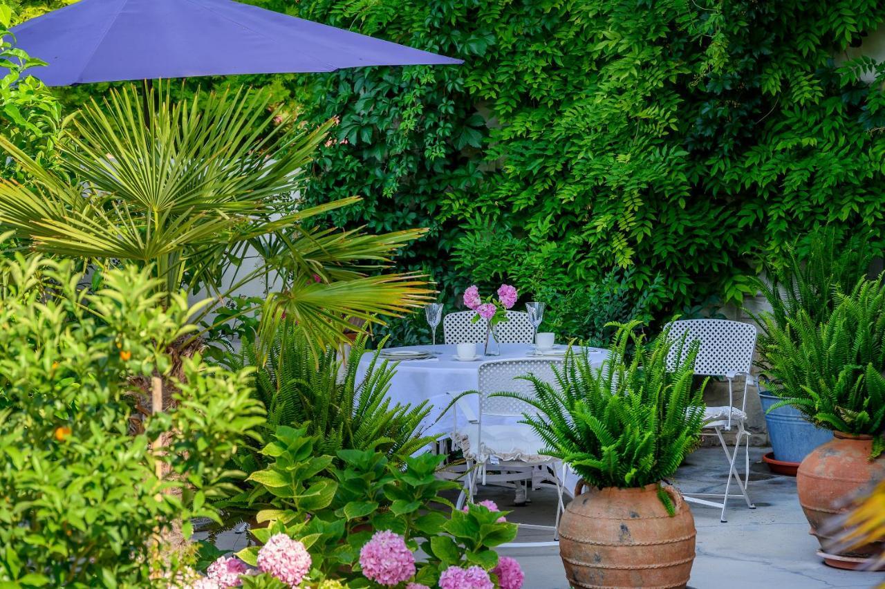 Palace Schoen Milesi - Esense Of Prestige - Private Pool - Old Money Style Luxury - Walking Distance To The Old Town, The And Amenities - Buralux Gostinjska kuća Split