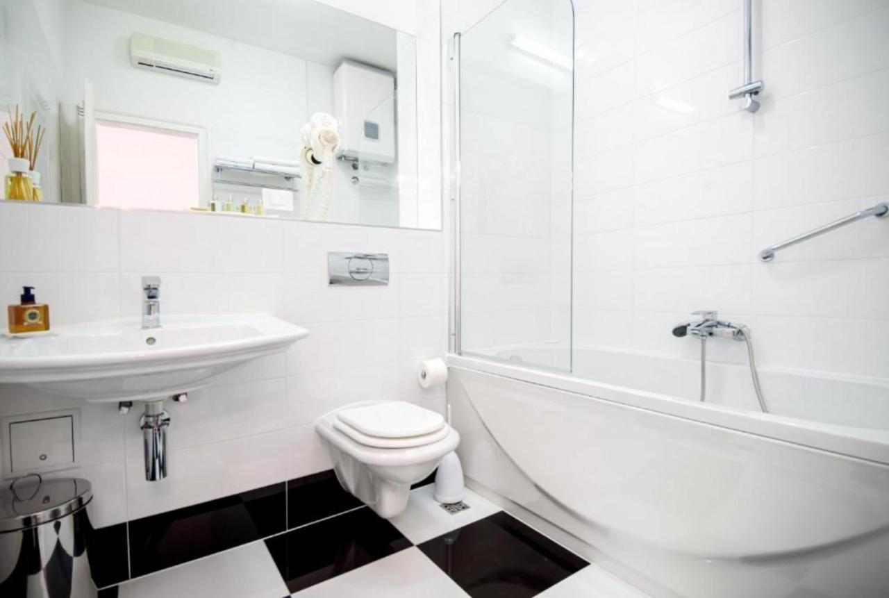 Palace Schoen Milesi - Esense Of Prestige - Private Pool - Old Money Style Luxury - Walking Distance To The Old Town, The And Amenities - Buralux Gostinjska kuća