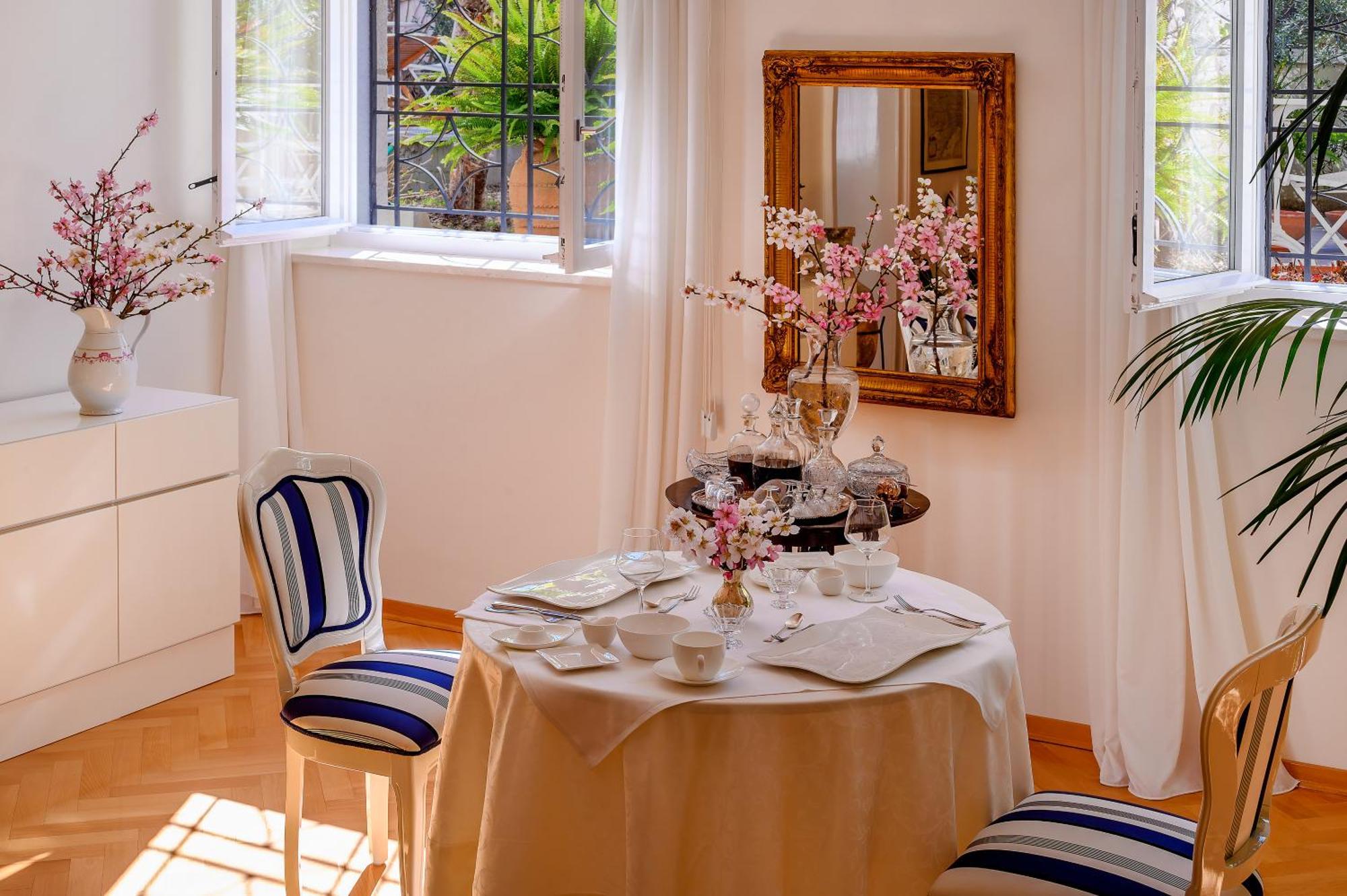 Palace Schoen Milesi - Esense Of Prestige - Private Pool - Old Money Style Luxury - Walking Distance To The Old Town, The And Amenities - Buralux Split